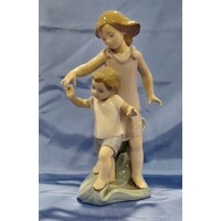 Lladro Let Me Help You Figurine 01008214