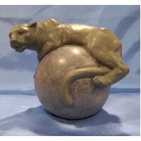 Lladro Vigilant Figurine/Paperweight 01018134