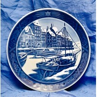 Royal Copenhagen 2007 Christmas Plate - Christmas in Nyhavn
