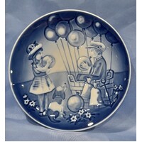 Royal Copenhagen 2003 Young Adventurers Plate Balloon Ride