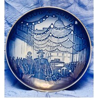 2004 Centennial Series Plate - Christmas Scene in the Main Street of Copenhagen 1914104