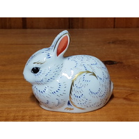 Royal Crown Derby Collectors Guild Bunny Paperweight with Gold Basal Stopper