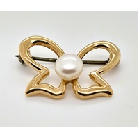 9 Carat Yellow Gold White Freshwater Pearl Butterfly Brooch