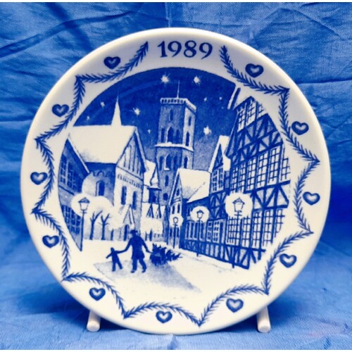 Royal Copenhagen 1989 Christmas Plaquette Christmas Town