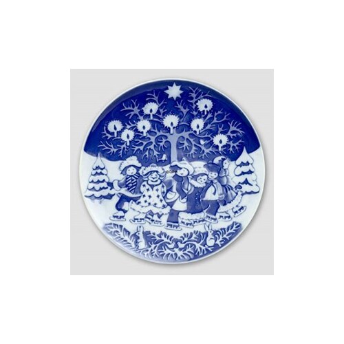2001 Children's Christmas Plate - Winter Children