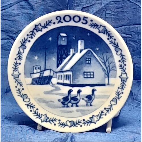 Royal Copenhagen 2005 Christmas Plaquette The Old Fishing Village at Dragør 1405702 - CLEARANCE