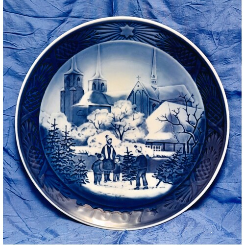 Royal Copenhagen 1997 Christmas Plate - Roskilde Cathedral