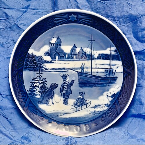 Royal Copenhagen 1998 Christmas Plate - Welcome Home