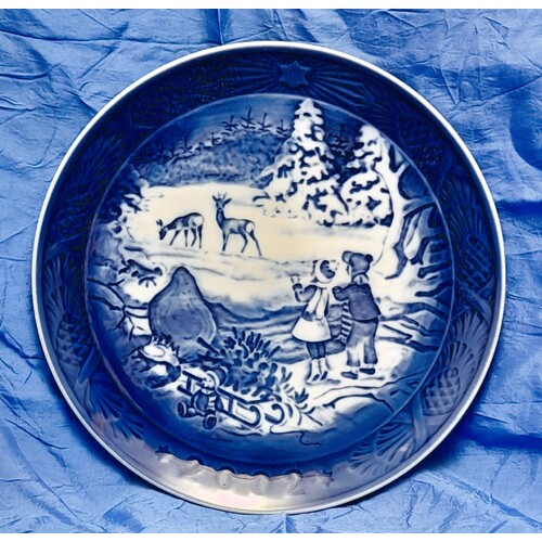 Royal Copenhagen 2002 Christmas Plate - Winter in the Forest
