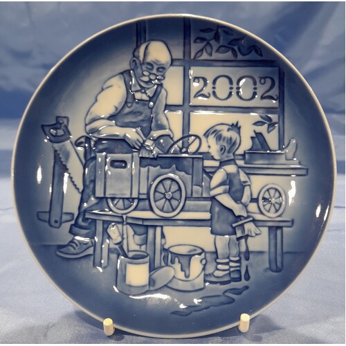 Bing & Grondahl 2002 Grand Parents' (Bedsteforaeldre Platten) Plate 1903702
