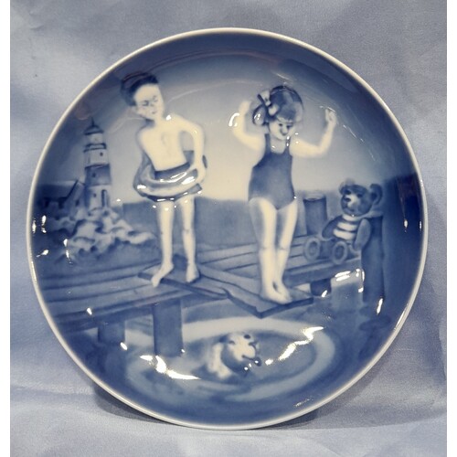 Royal Copenhagen 2002 Young Adventurers Plate The First Jump