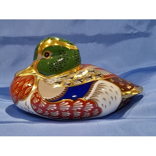 Royal Crown Derby Collectors Guild Bakewell Duck Paperweight with Gold Basal Stopper Number 472