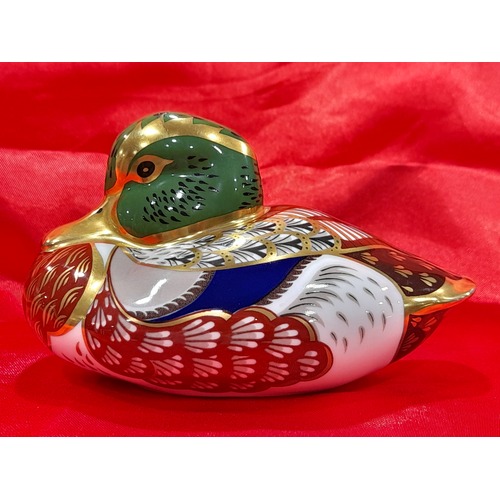 Royal Crown Derby Collectors Guild Bakewell Duckling with Gold Basal Stopper