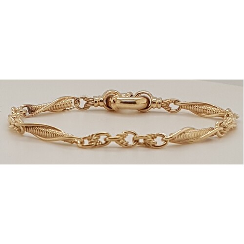 9 Carat Yellow Gold Twist Bar and Belcher Link Bracelet