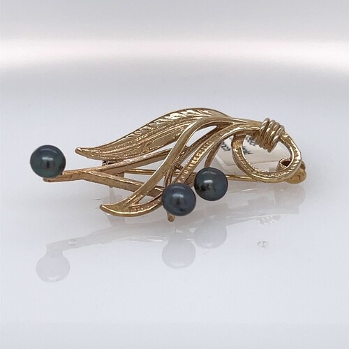 9 Carat Yellow Gold Black Freshwater Pearl Brooch