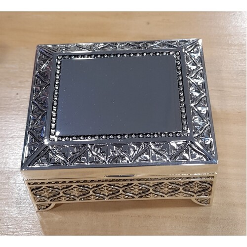 Silver Plate Finish Leaf Design Trinket/Jewellery Box
