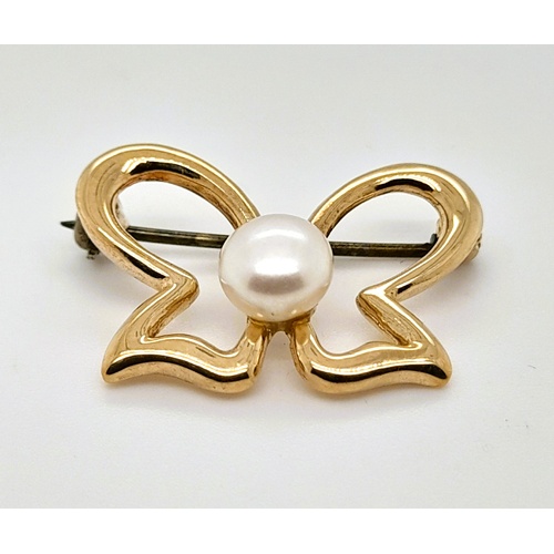 9 Carat Yellow Gold White Freshwater Pearl Butterfly Brooch
