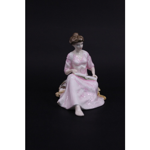 Royal Albert Old English Roses Thoughts of you Figurine RA1