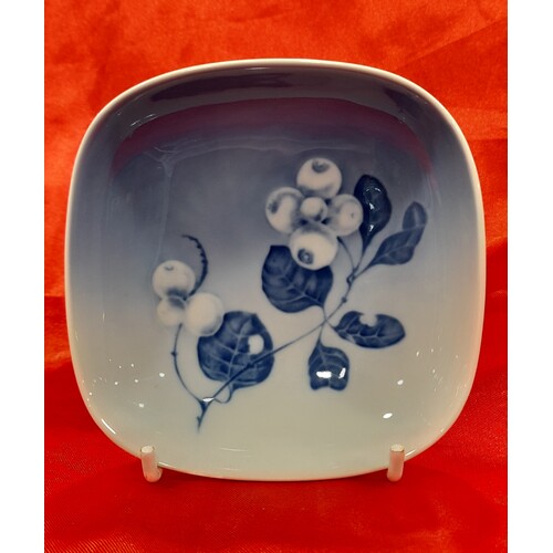 Royal Copenhagen Blue on White Bowl with Leaves & Flowers