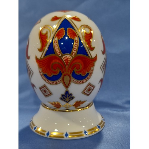 Royal Crown Derby Eggs of the World Series England Design Egg with Base
