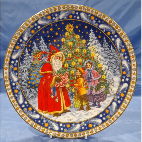 Royal Worcester 2002 Christmas Tales 20.5cm Salad Plate