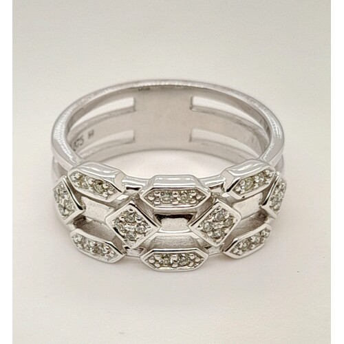 9 Carat White Gold Diamond Ring Size N