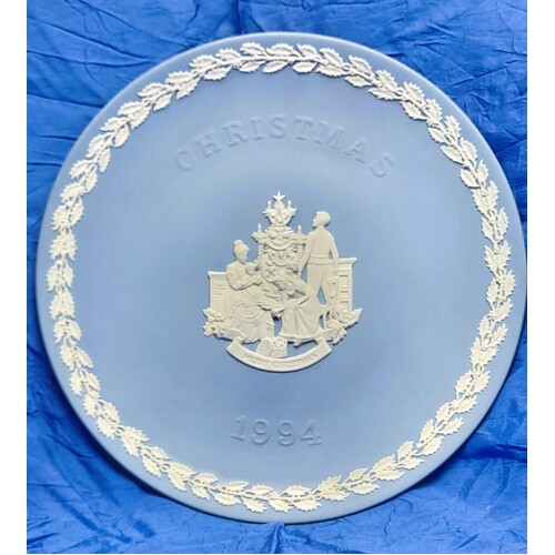 Wedgwood 1994 Christmas Tree 22cm White on Blue Jasperware Plate